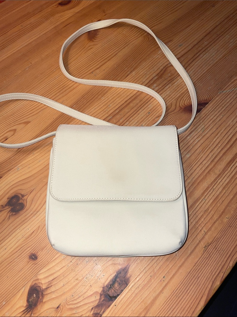 Vintage cream colored small purse for evenings out. Roomy with lots of space!